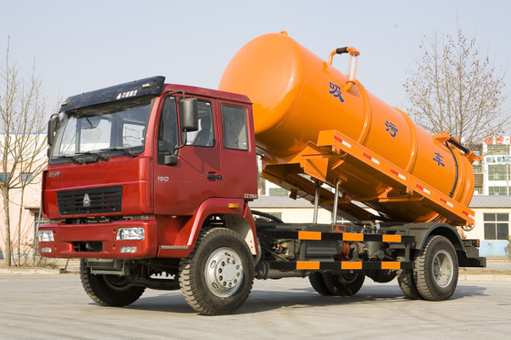 Sinotruk 4x2 160 마력 진공 하수 오물 흡입 트럭 10 Cbm 청소를 위한 1개의 침대