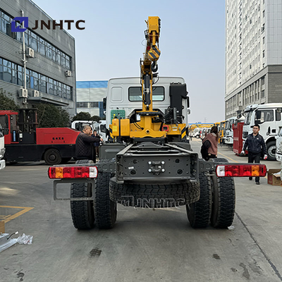 SINOTRUK HOWO 디젤 화물 트럭 4x4 크레인 6 휠 차시 낮은 가격