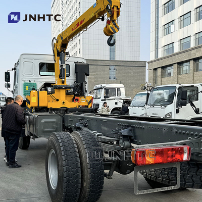 SINOTRUK HOWO 디젤 화물 트럭 4x4 크레인 6 휠 차시 낮은 가격