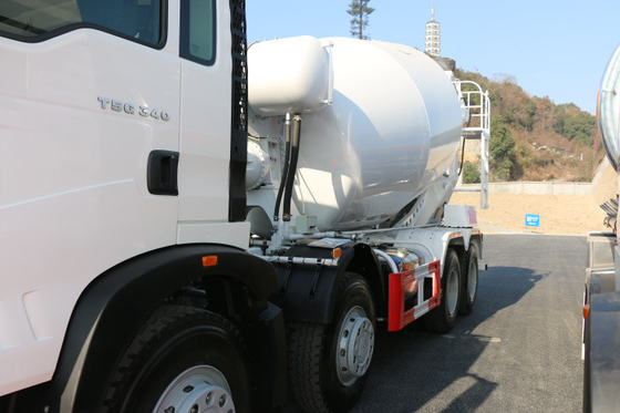 Sinotruk Howo A7 8×4 371hp 엔진과 1개의 침대를 가진 구체적인 교반기 트럭