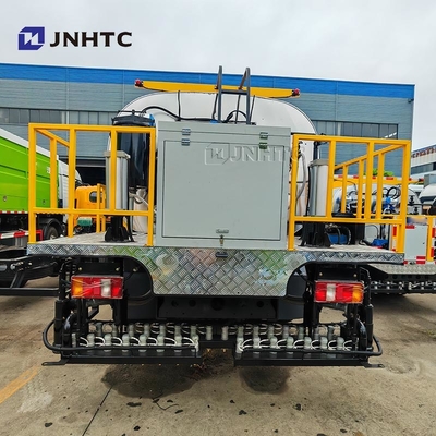 HOWO 아스팔트 분사 장비 트럭 4X2 160HP 지능형 비텀 분산기 판매