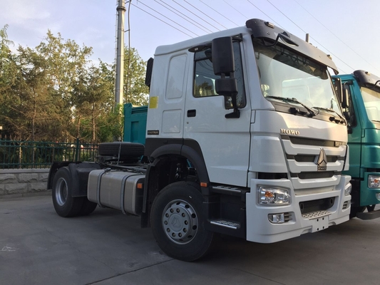 무거운 원동기 트럭 Sinotruk Howo 4x2 6 바퀴 336HP 400L 연료 탱크