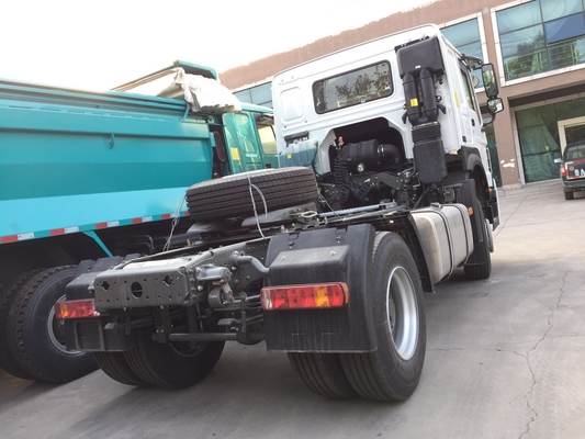 무거운 원동기 트럭 Sinotruk Howo 4x2 6 바퀴 336HP 400L 연료 탱크