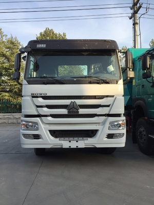 무거운 원동기 트럭 Sinotruk Howo 4x2 6 바퀴 336HP 400L 연료 탱크