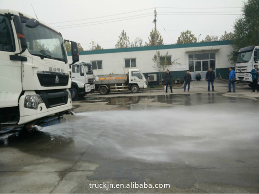 장수 시간을 가진 Howo 물뿌리개 물 탱크 트럭 10cbm 10 바퀴 336hp