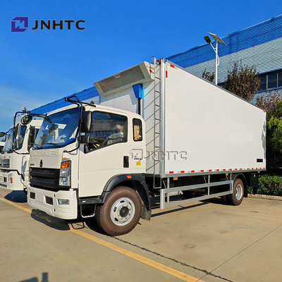 새고 사용된 10톤 오른쪽 스티어링 HOWO 5도 140HP 냉동 화물 트럭