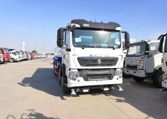 에어 컨디셔너를 가진 Sinotruk 10cbm 물 액체 연료 탱크 트럭 4 * 2 266hp