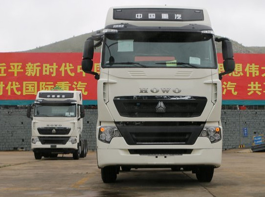 백색 SINOTRUK HOWO 4X2 원동기 트럭 트랙터 머리 336HP ZZ4257S3248V