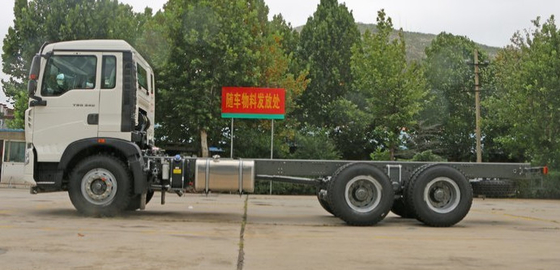 백색 색깔 SINOTRUK HOWO 6X4 무거운 화물 트럭 290HP HF7/HF9 정면 차축 40Ton