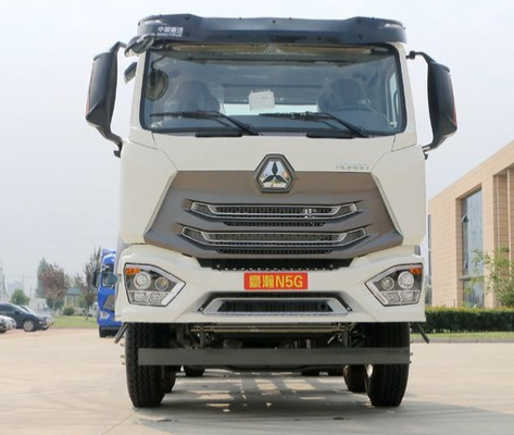 SINOTRUK HOHAN 8X4 무거운 화물 트럭 30-52 톤 ZZ1315M4666C1 낮은 연료 소모량