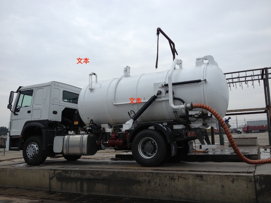 SINOTRUK HOWO 하수 오물 흡입 트럭 10000L-15000L 4X2 6는 액체 폐기물 트럭을 선회합니다
