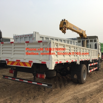 Xcmg 기중기 4x2 6을 가진 Sinotruk Howo의 5T 트럭 산 기중기는 10T 화물 상자로 선회합니다