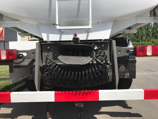 트럭 21000 리터 Sinotruk Howo A7 6x4 연료 탱크 Lhd 간격 4개 Mm 탱크