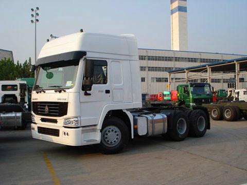 HW79 40-50T 토우 수용량을 위한 높은 오두막 Sinotruk Howo7 원동기 트럭