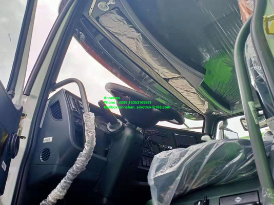 Sinotruk Howo A7 8x4 12는 30M3 덤프 트럭을 선회합니다