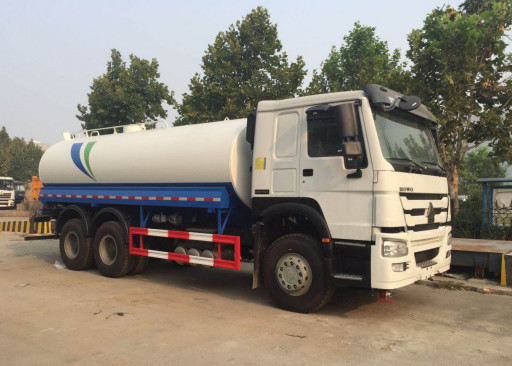 분무 장치를 가진 30000L Sinotruk Howo7 물 탱크 트럭