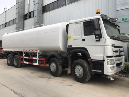 분무 장치를 가진 30000L Sinotruk Howo7 물 탱크 트럭