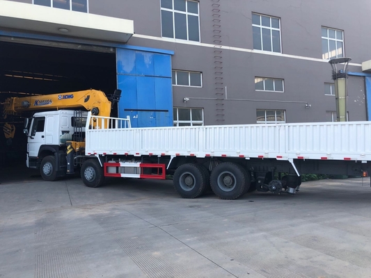 20 톤 Sinotruk Howo 8x4 트럭은 기중기 똑바른 붐을 거치했습니다