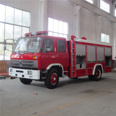 트럭과 싸우는 빨강 140KW 5000L 동풍 4*2 화재