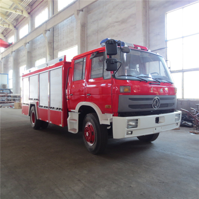 트럭과 싸우는 빨강 140KW 5000L 동풍 4*2 화재