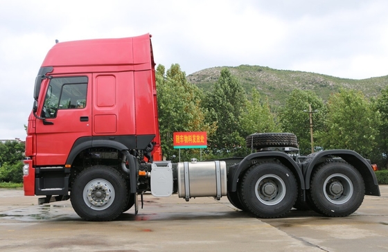 빨간 시노트루크 호워 6x4 세미 원동력 트럭 10 Wheeler 트랙터 트럭