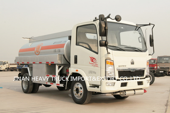 시노트루크 호워 빛 작은 기름 연료 탱커 트럭 4x2 6cbm 6000Liter