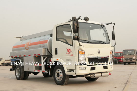 시노트루크 호워 빛 작은 기름 연료 탱커 트럭 4x2 6cbm 6000Liter