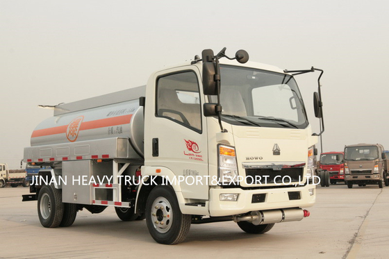 시노트루크 호워 빛 작은 기름 연료 탱커 트럭 4x2 6cbm 6000Liter