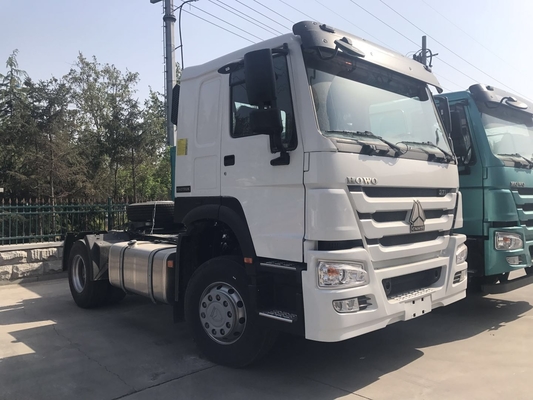 HOWO 4x2는 원동력 트럭 6 Wheeler 290HP 336HP 견인 대표를 운전합니다