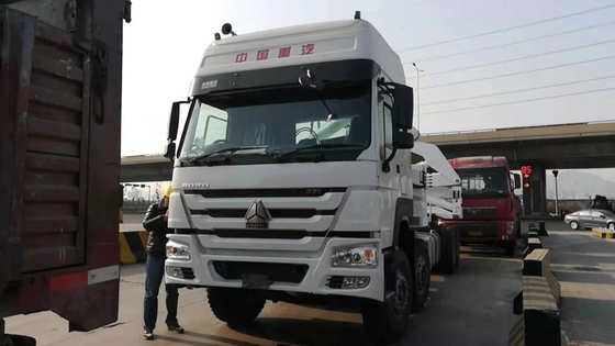 Xcmg 37t 옆 상승 기중기 Mqh37a를 가진 Sinotruk Howo 8x4 트럭에 의하여 거치되는 기중기