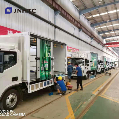 Sinotruk HOWO 4x2 냉장고 냉동고 트럭은 음료 냉장 박스 트럭을 마십니다