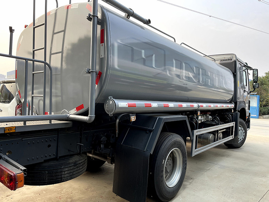 Sinotruk Howo 6 Wheeler 4*2 연료 유조선 트럭 Howo 유조선 10000L