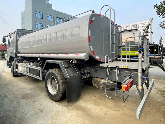 Sinotruk 물 스프레이 트럭 6x4 10 바퀴 15000L 물 스프링클러 트럭