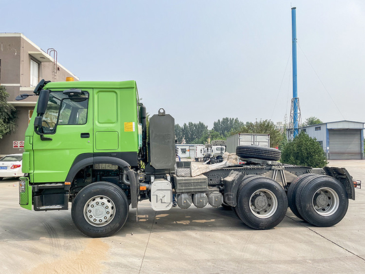 420hp Euro2 LHD Sinotruk Howo 10 휠 트랙터 트럭 50 톤