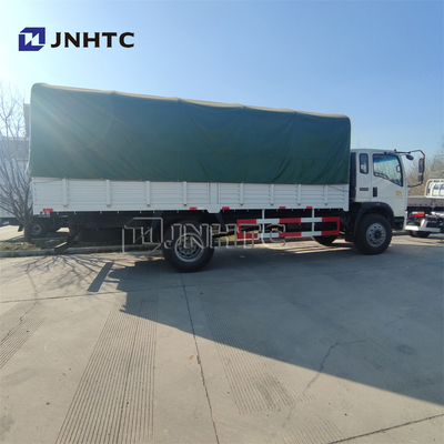 자리와 SINOTRUK HOWO 군용 트럭 4X4 6X6 8X8 군인 수송