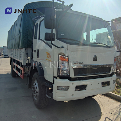 자리와 SINOTRUK HOWO 군용 트럭 4X4 6X6 8X8 군인 수송