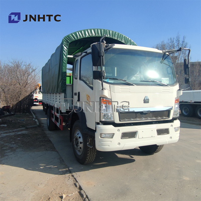자리와 SINOTRUK HOWO 군용 트럭 4X4 6X6 8X8 군인 수송