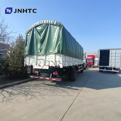 자리와 SINOTRUK HOWO 군용 트럭 4X4 6X6 8X8 군인 수송